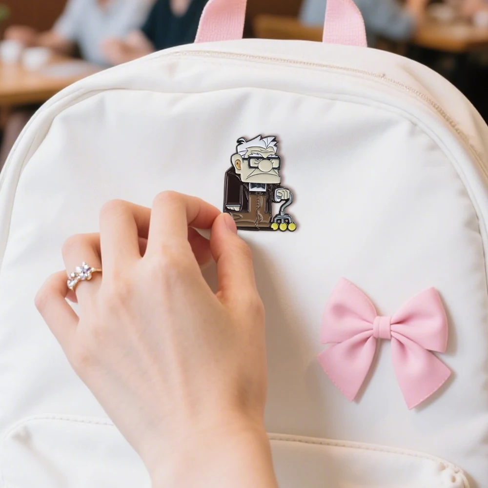 Klassische Anime-Brosche, niedlicher Chibi-Oldtimer, Emaille-Abzeichen, Sammlerstück aus Metall, Film-Accessoire, Schmuckdekoration, Geschenk für Fans – Detail 12