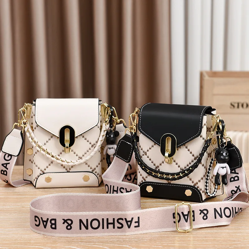 Spring Women\'s Crossobdy Bag Ladies Small Chain Gold Silver Underarm Shoulder Side Bags 2023 New Fashion Handbags And Purses