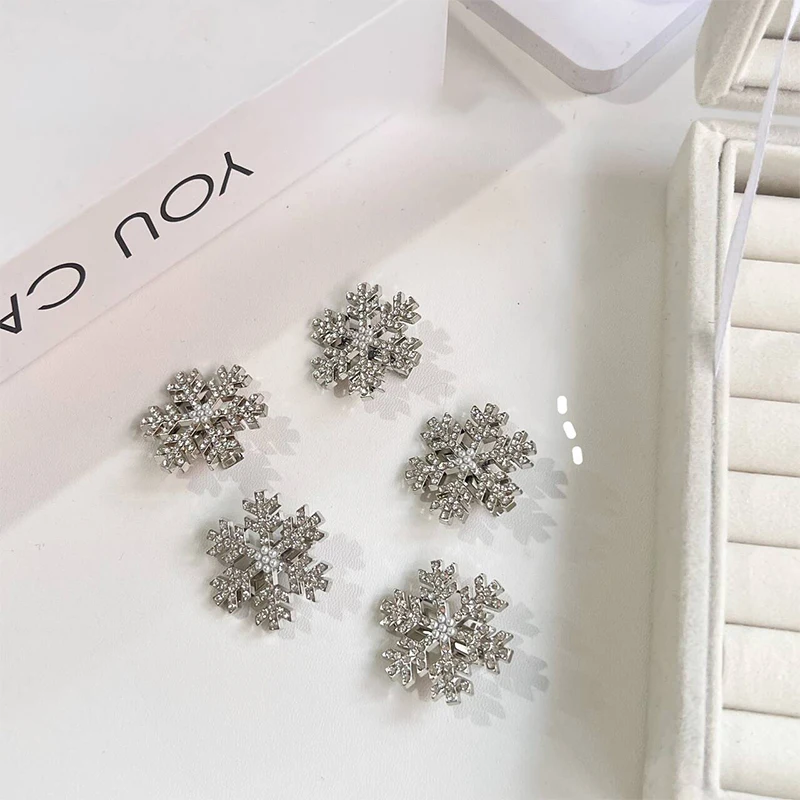 Sweet Snowflake Hair Clip Exquisite Rhinestone Hairpin Christmas Snowflake Barrettes For Women Wedding Hair Accessories