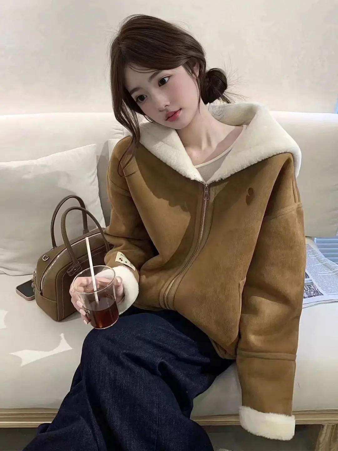 

Женская замшевая куртка с мехом ягненка, зимняя, утепленная, повседневная, свободного кроя, цельная, теплая, на молнии, с длинными рукавами, с капюшоном, цветное пальто