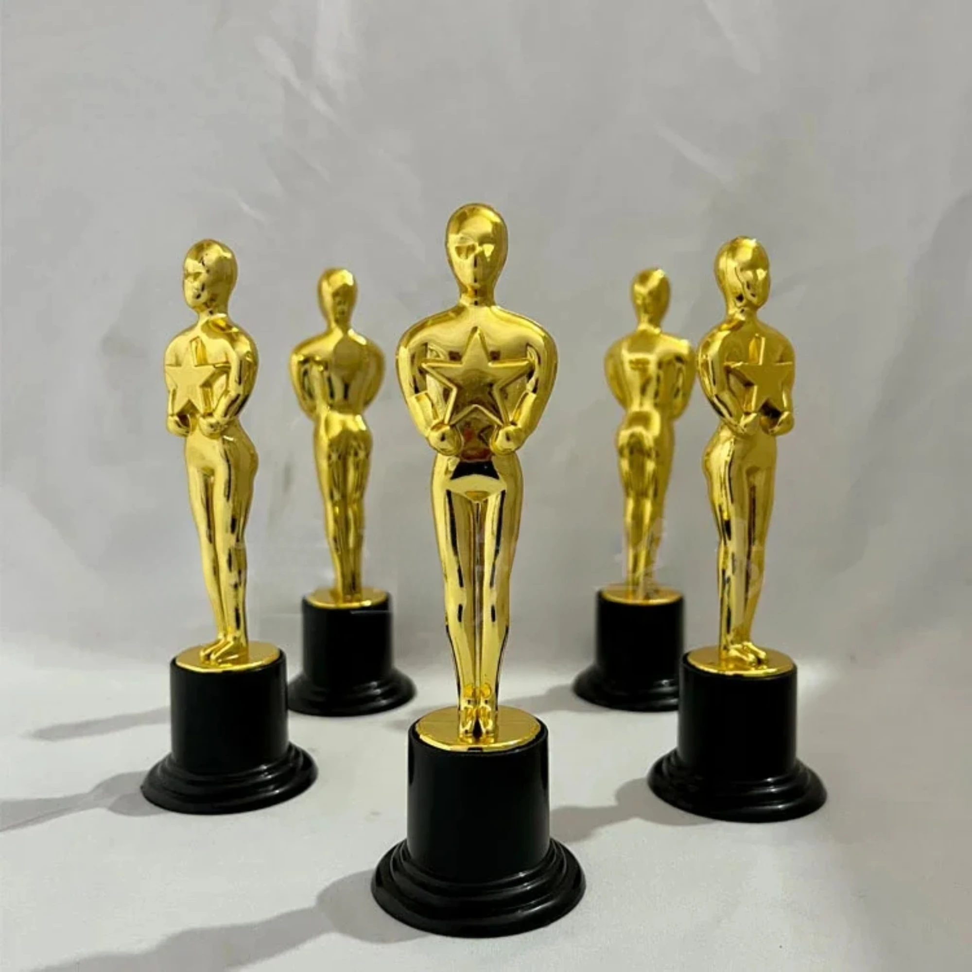 1Pcs Oscar Statuette Mold Reward the Winners Magnificent Trophies in Ceremonies Plastic Small Gold Statue Home Office Souvenirs