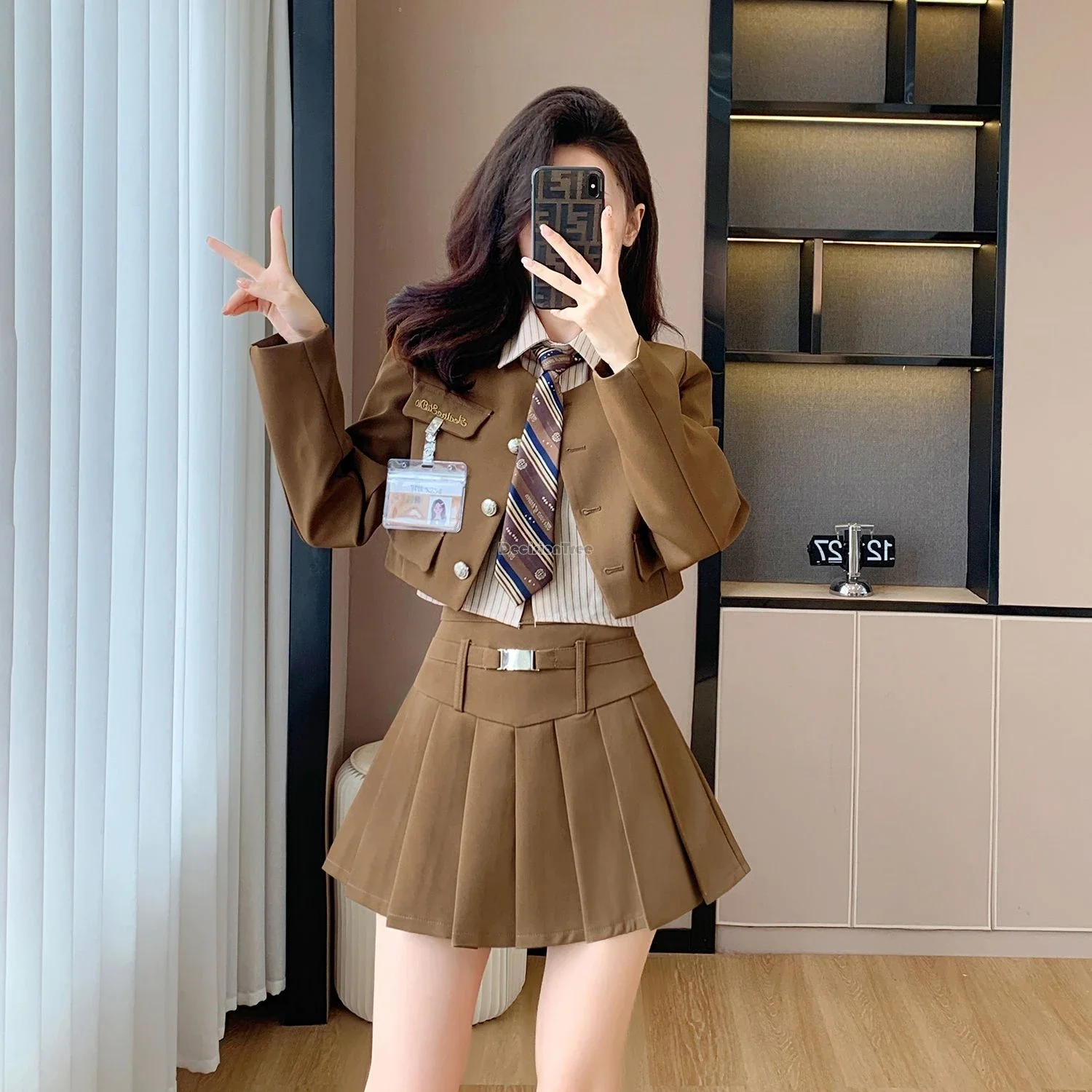 

2025 новая короткая униформа из трех предметов jk, повседневный комплект, весенняя новая женская мода, корейский стиль, костюм jk с длинными рукавами, куртка, плиссированная юбка
