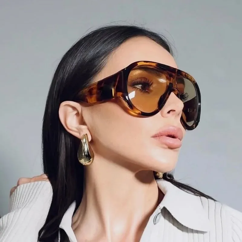 Retro Oversized Pilot Sunglasses Women Fashion Luxury Big Frame One Piece Gradient Sand Sunglasses Retro Classic Thick Shades