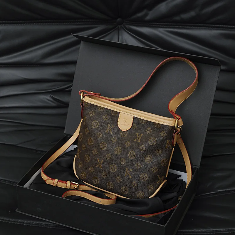 

2025 Luxe Tote Bag, Spacious Bucket Purse for Women, Elegant Underarm Crossbody, Minimalist Day-to-Night Bag, Textured Sling Bag