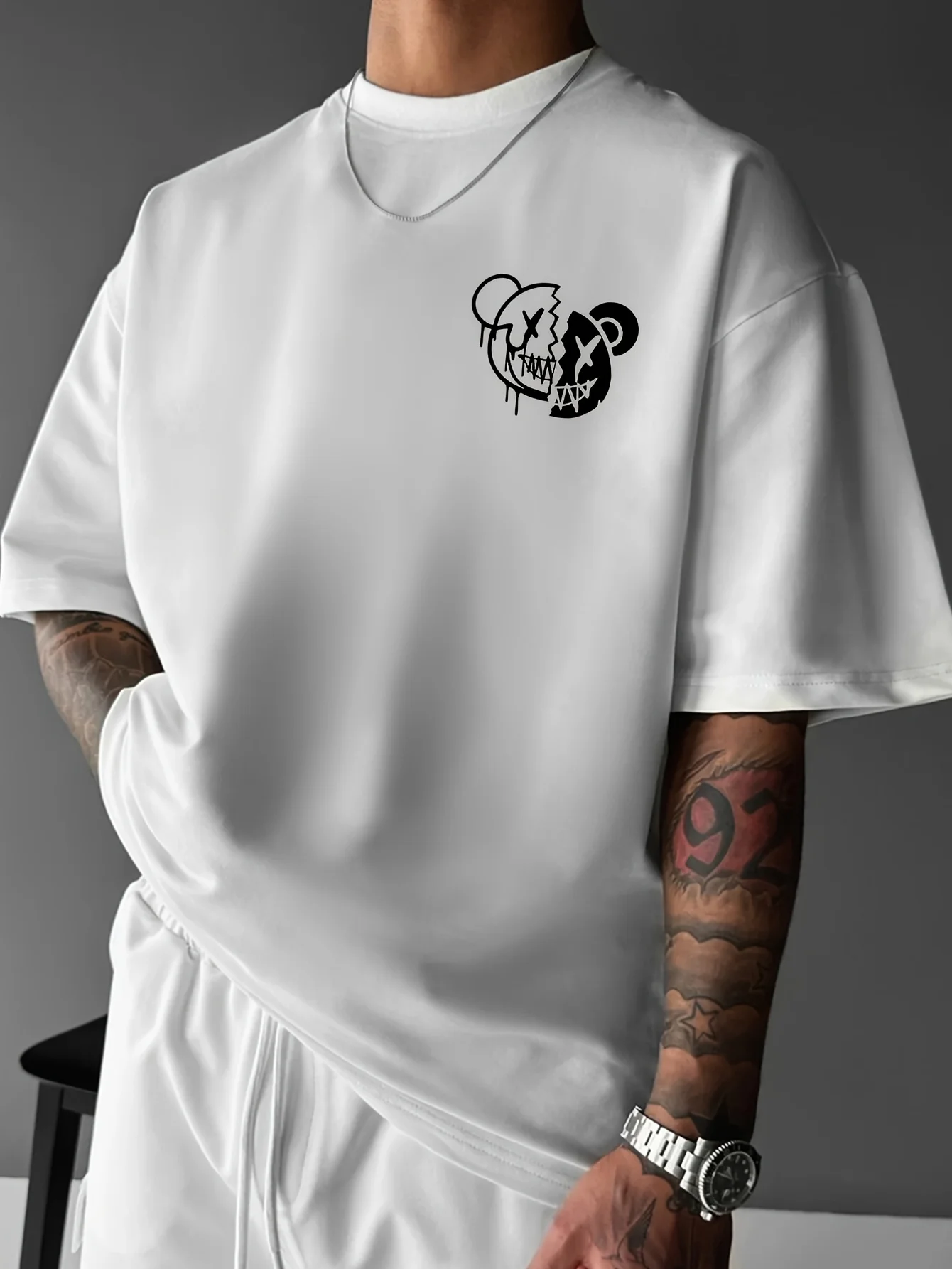Smile Shine Broken Bear Grafik-Print 100% Baumwolle Herren T-Shirt für Sommer Streetwear Ideal für Edgy Casual Outfits – Detail 5