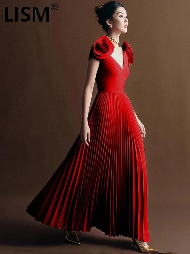 LISM فستان نسائي أنيق على الموضة برقبة على شكل حرف v وأربطة مطوي ثلاثية الأبعاد بدون أكمام فساتين الحفلات المسائية 2025 ربيع جديد المد