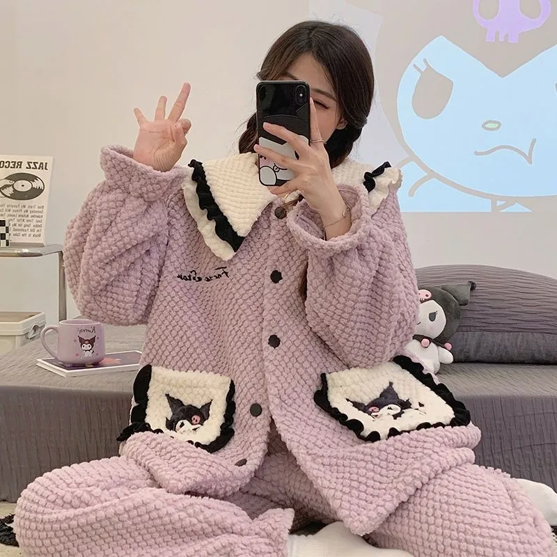 산리오 헬로키티 여성용 고품질 창의적인 잠옷 새로운 겨울 산호 양털 레저웨어 세트는 야외에서 착용할 수 있습니다