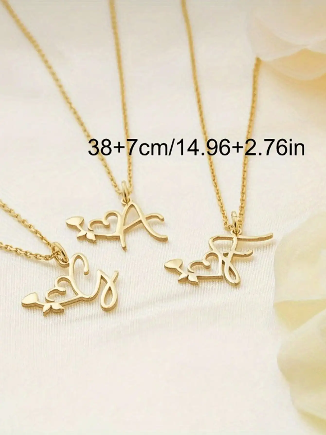 Customized Floral And Heart-Shaped Decorated Personalized Letter Necklace Elegant Fashion Gift for Daily And Special Occasions