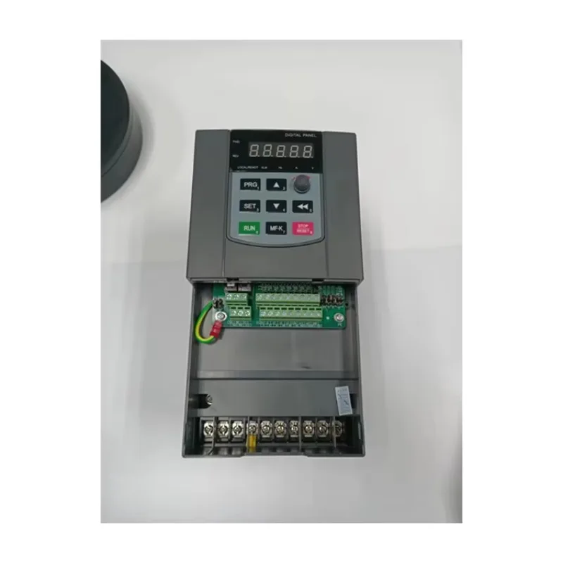 قوة صغيرة عالية Mppt 1hp 2hp 3hp 5hp 10hp 220V 380V محرك جميع أنواع مضخة المياه عاكس المضخة الشمسية