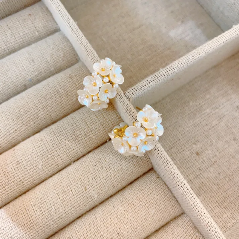 مزاجه الأنيق من الأقراط زهرة الصدفة مجوهرات نسائية رائعة عصرية، إكسسوارات عصرية للارتداء اليومي للحفلات