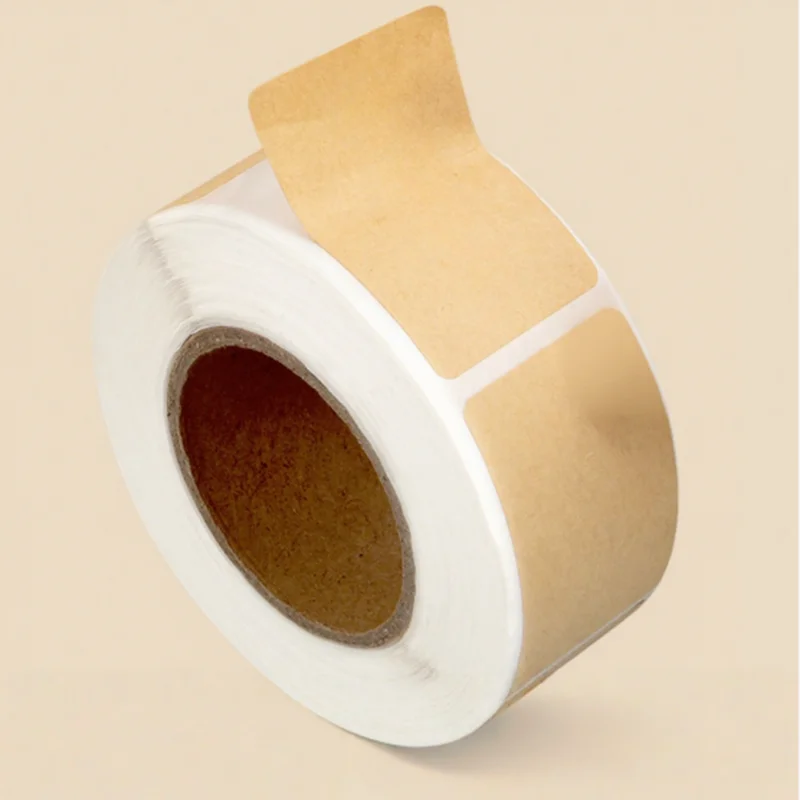 Taśma papierowa kraft w rolce, ręcznie pisane oznaczenia klasyfikacyjne, samoprzylepna.