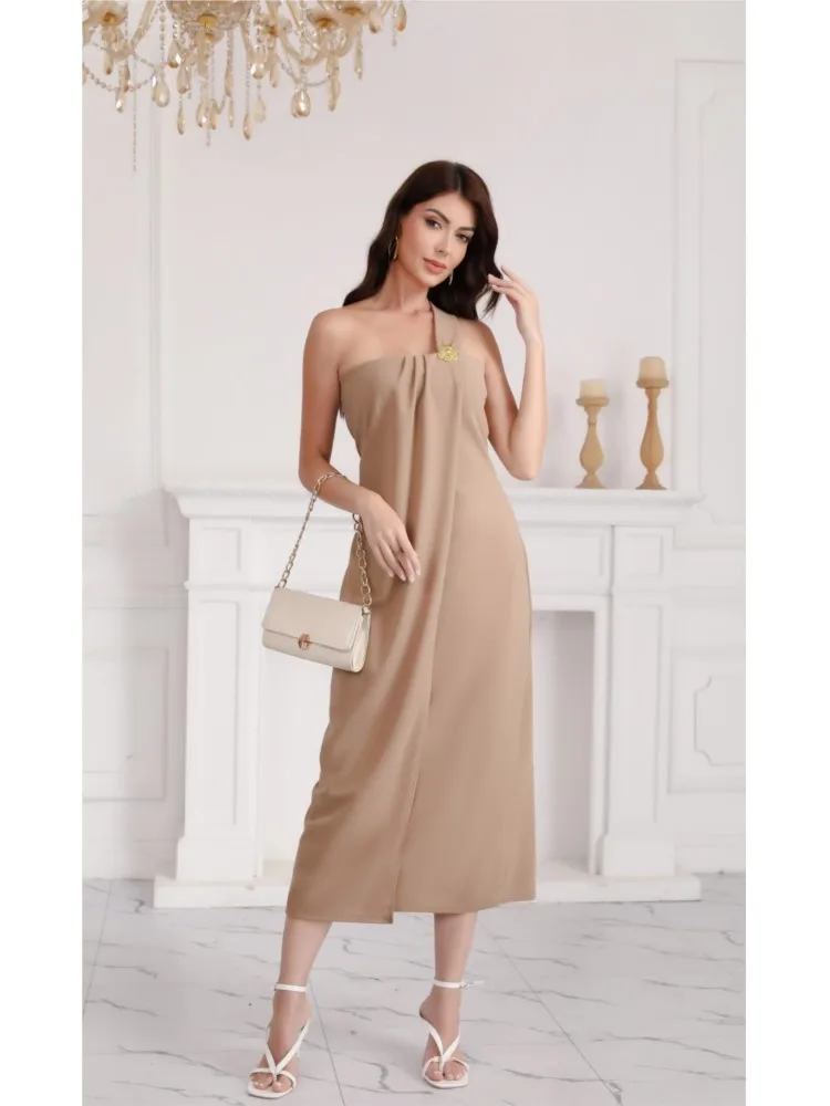 

Flower Brooch Irregular Off-Shoulder Dress 2026 New Summer Women's Season Elegant, Fashionable and Versatile Slim Tube Top Dress