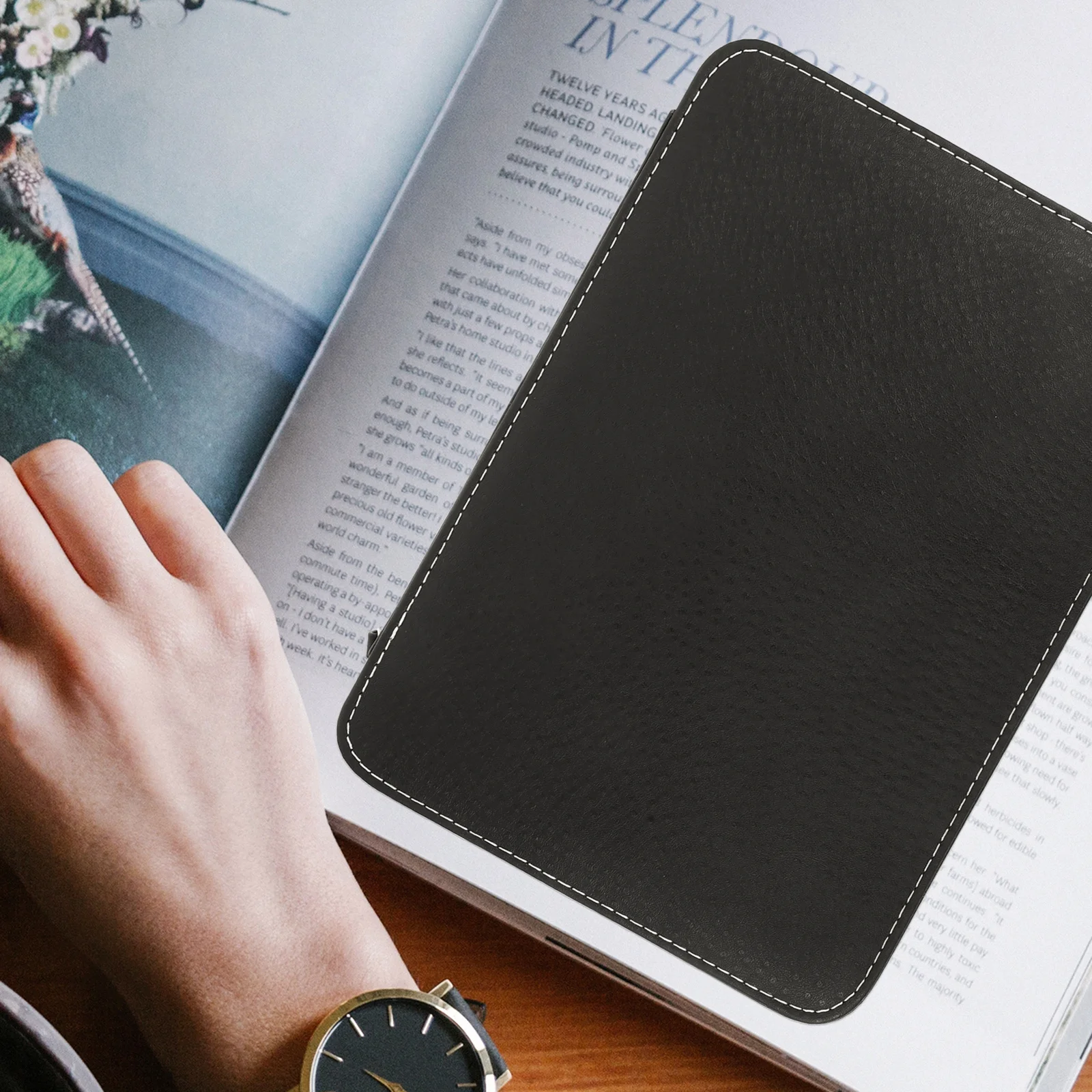 

Watch Organizer Zipper Closure Watch Storage Box Retro Portable Anti-Scratch Display Case for Travel Home Desktop Use