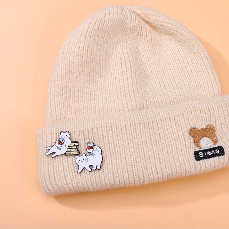 Cute Cat Brooch Metal White Cat Pin Creative Badge Accessory for DIY Clothes Bags Shoes Hat Scarf T-shirt Jeans