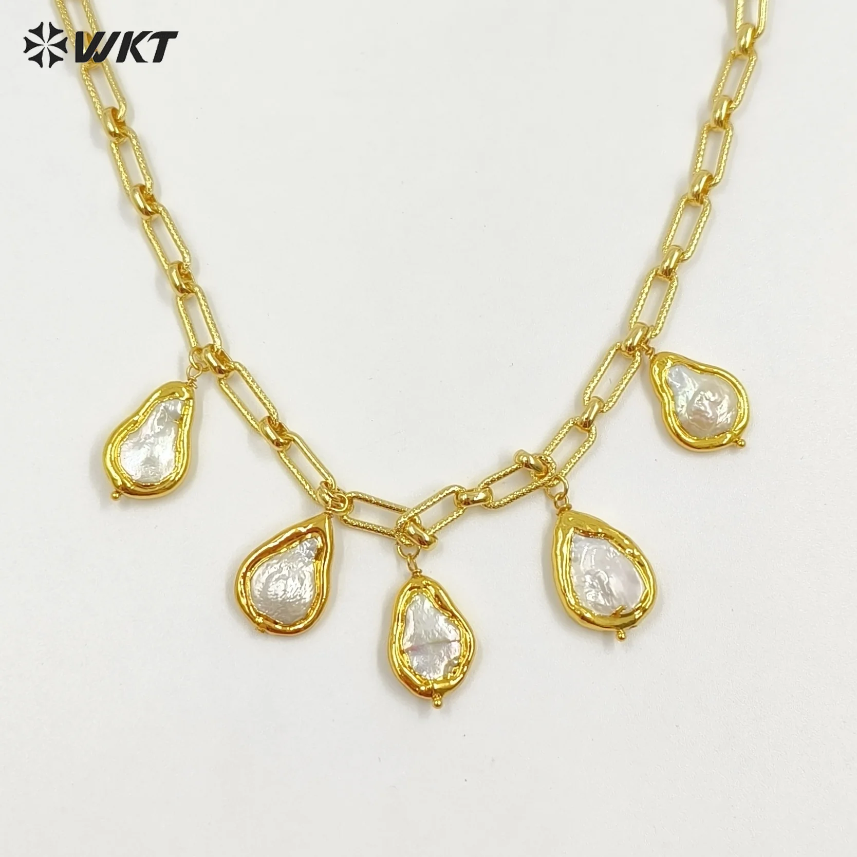 

WT-JN325 Wonderful Natural Freshwater Pearl Necklace With Five Pendants Gold Plated Rectangle Chain Unique Ladies Jewelry