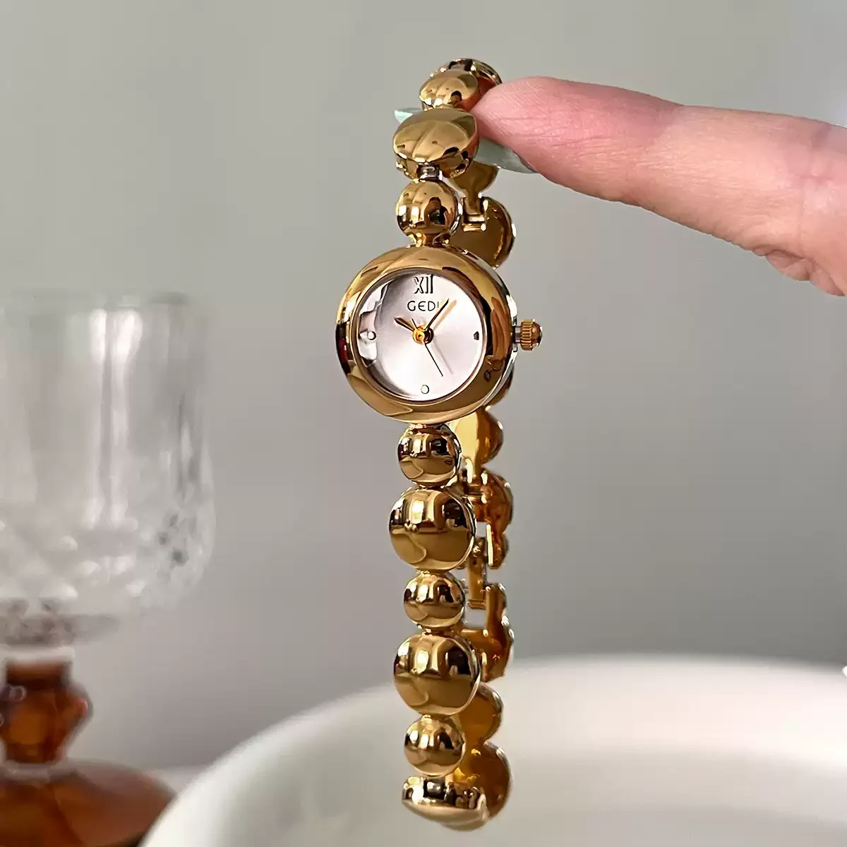 GEDI Women's Mini Round Gold Watch, Vintage Beaded Bracelet Wristwatch, Delicate Luxury Ladies Quartz Watch