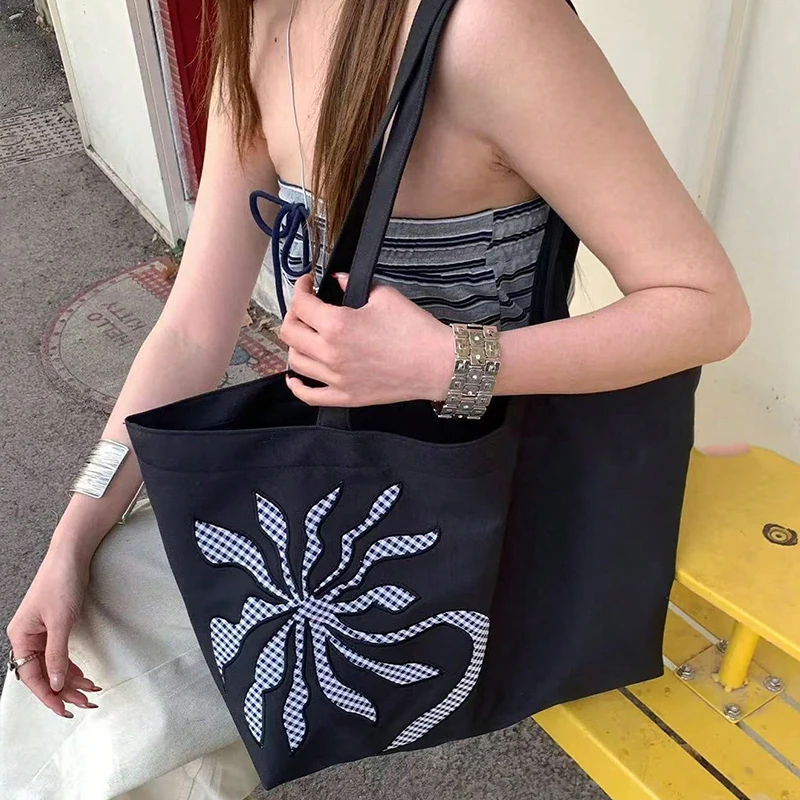 Koreanische Japanische Stil Große Kapazität Blumenstickerei Einzel-Schultertasche für Frauen Pendler-Handtasche Unterarm-Tragetasche – Detail 1