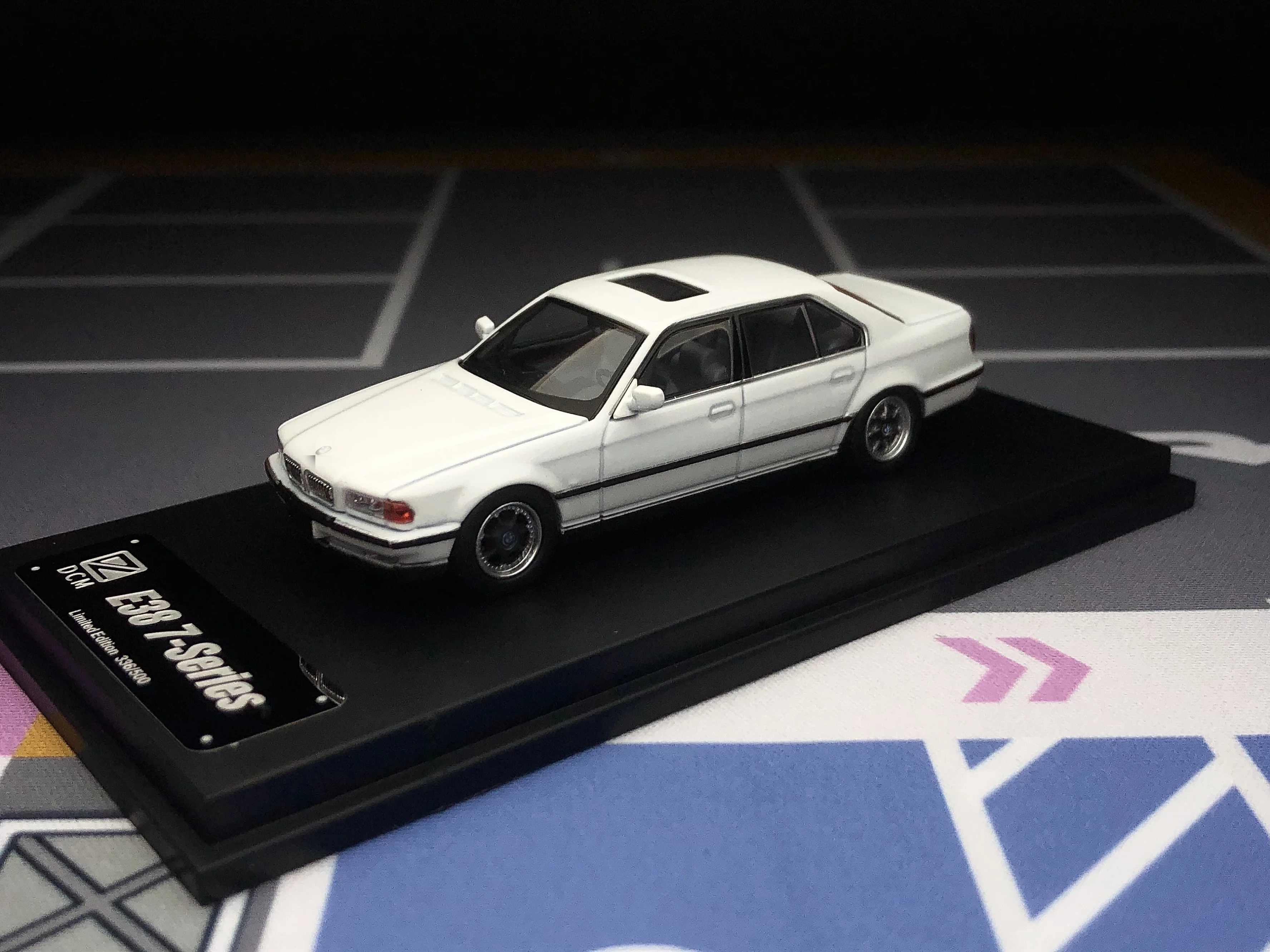 

DCM 1/64 E38 7-Series White Diecast Model Car Collection Limited Edition Hobby toys
