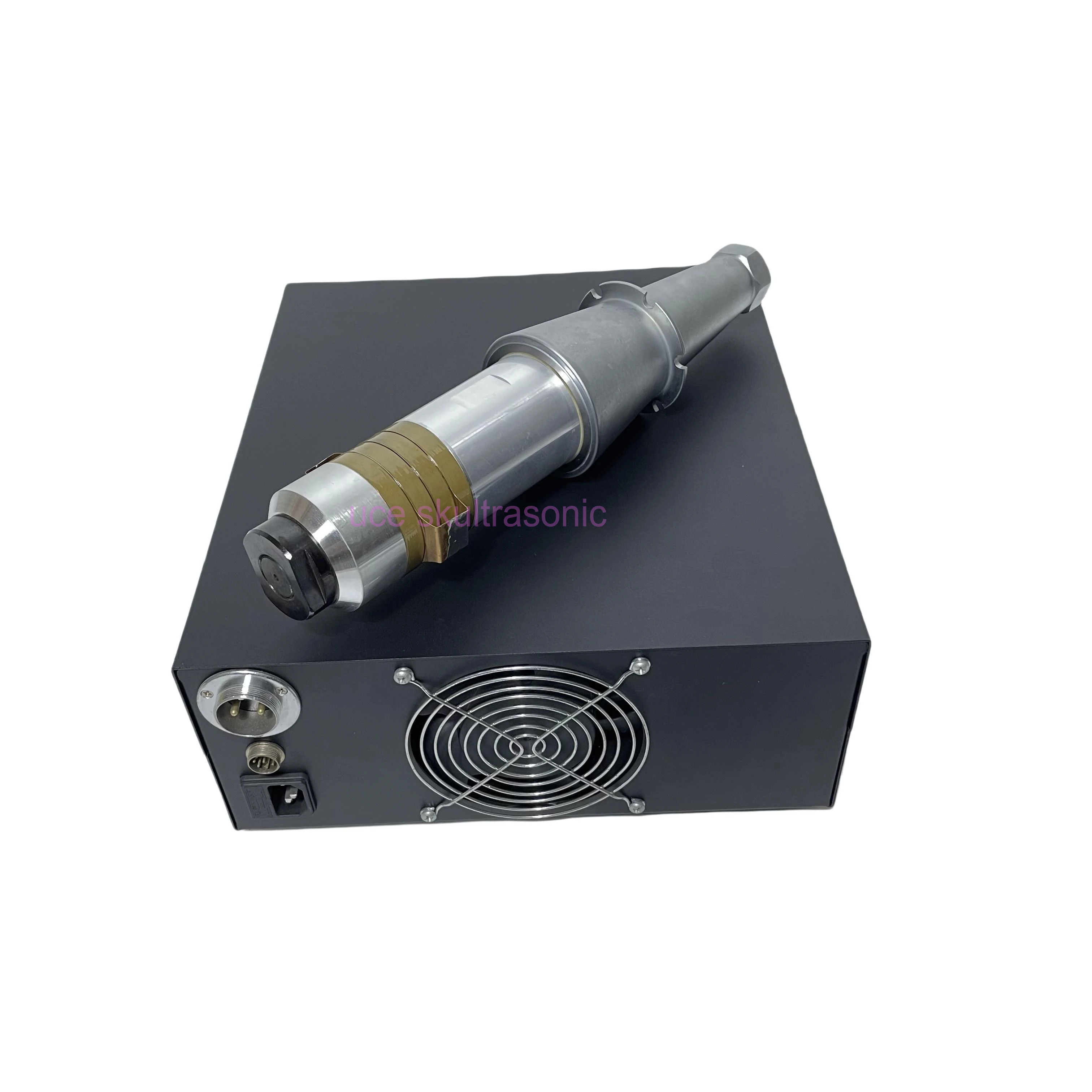 Convertitore piezoceramico 15Khz del generatore del sonicatore del saldatore ad ultrasuoni non tessuto per la saldatura della maschera della tazza