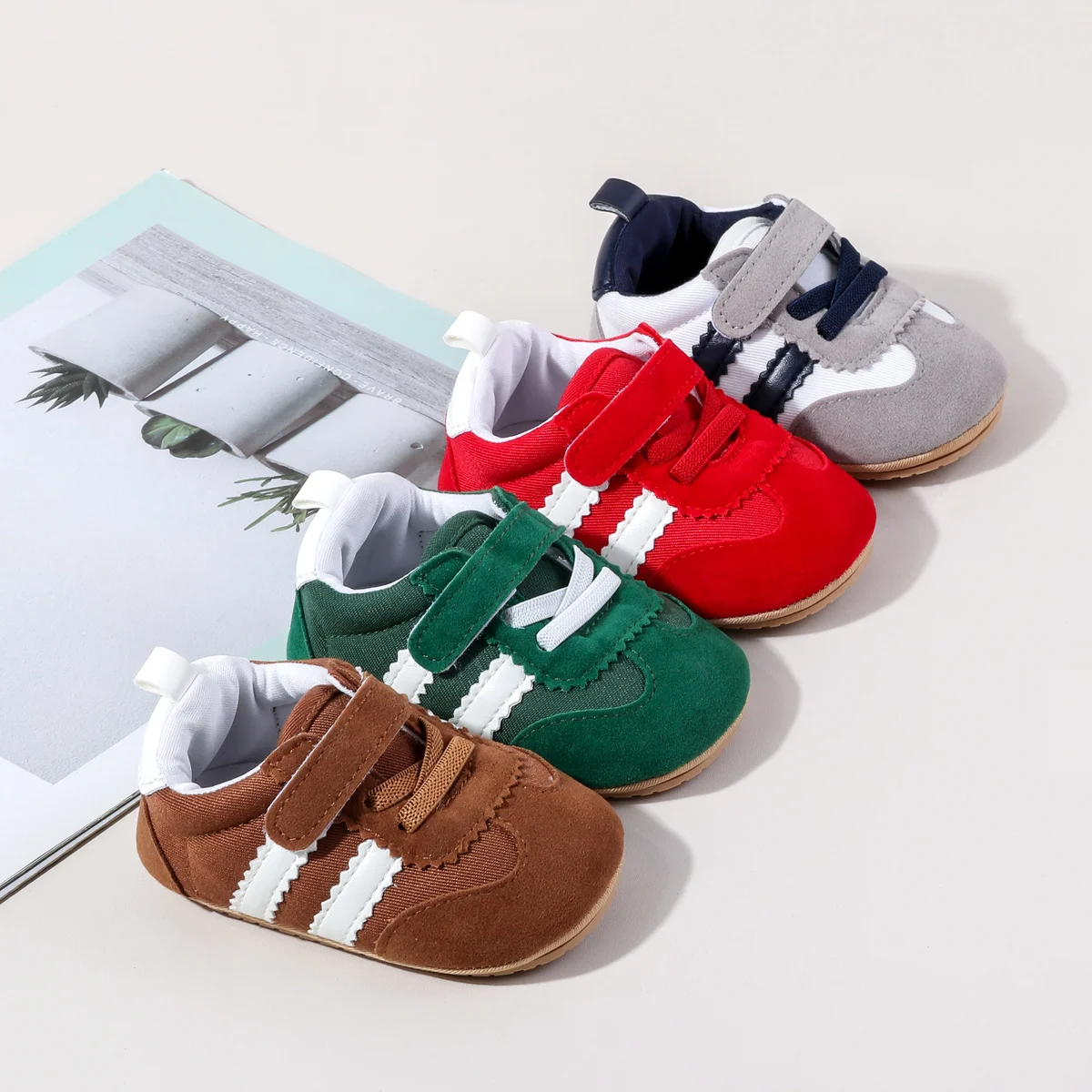 Neue, modische Unisex-Babyschuhe für die ersten Schritte, geeignet für Babys von 0 bis 18 Monaten. Hochwertiges PU-Leder, weiche TPR-Sohle, Klettverschluss, Sneaker-Design.