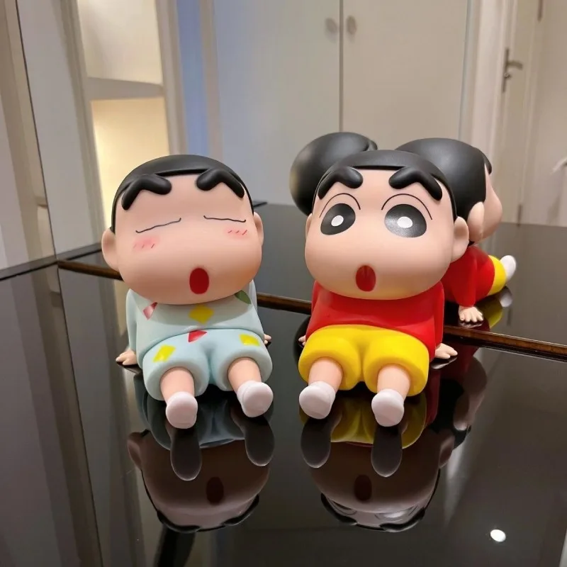 

Crayon Shin-chan Lazy Mobile Phone Holder Mobile Phone Holder Animation Figure Desktop Ornament Trendy Toy Model Small Gift