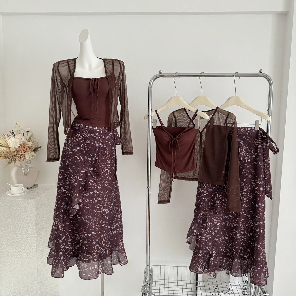 

Lushen Flower Summer New Style Top Strap Halter Floral Half Skirt Fashionable Set Women Clothing Floral Print Outfit Dress Suit