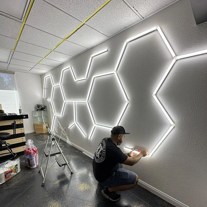 Plafonnier hexagonal à LED en accent d'abeille pour garage, éclairage de détail automatique, salle d'exposition, super marché, salon de coiffure, 2023 V-110V, nouveau, 240