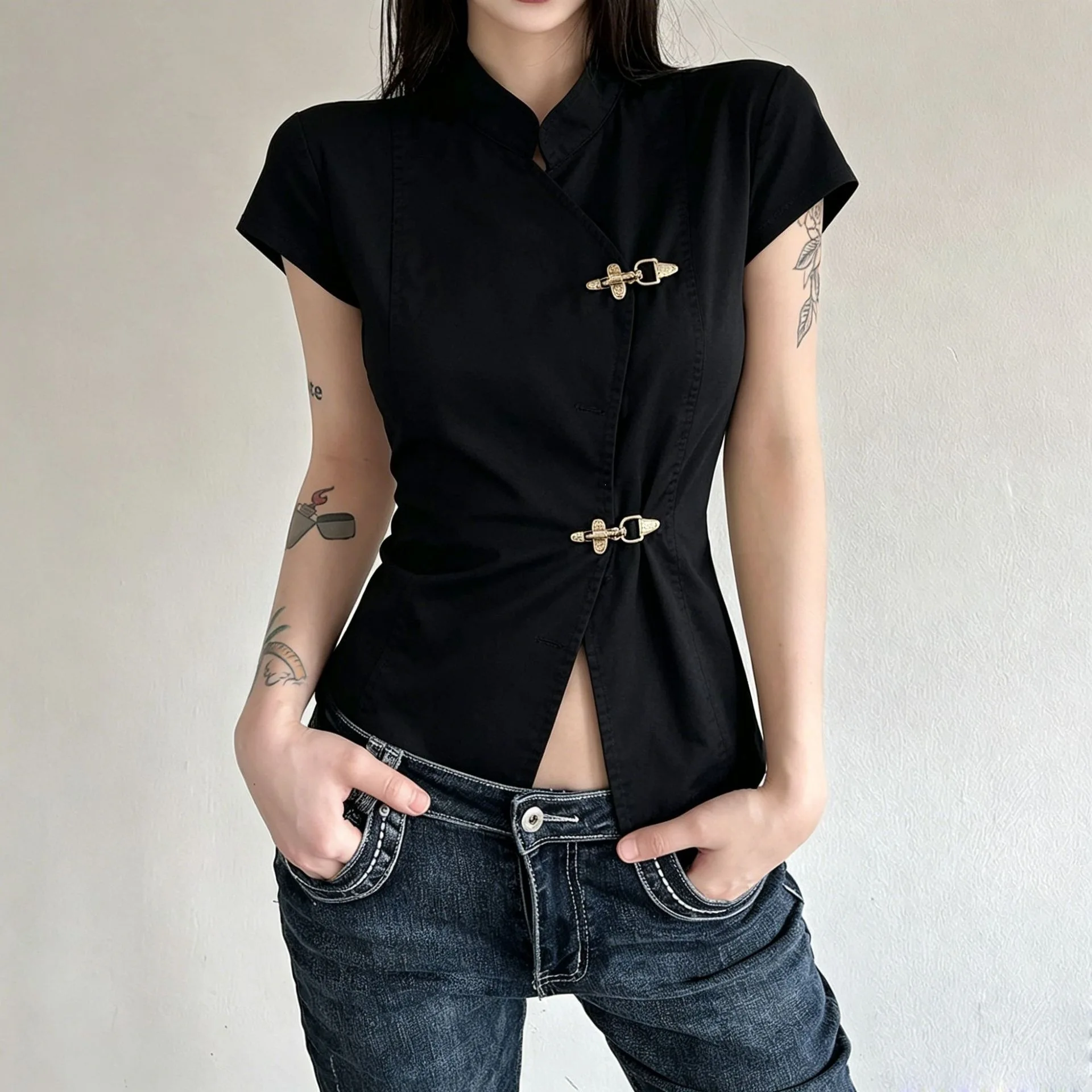 Vertical collar metal buckle design slim Gothic dark style waist slim temperament short sleeve solid color top Ins Style
