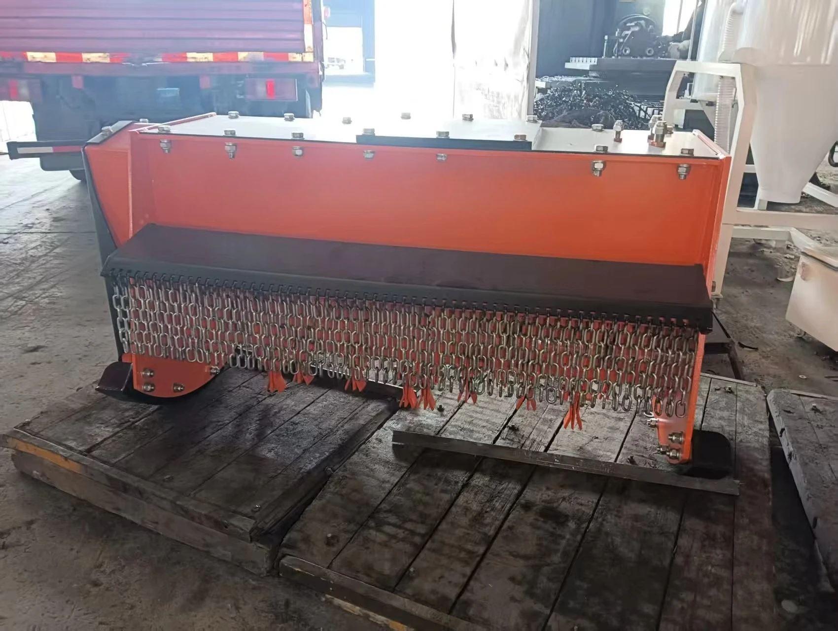 2,5–3 Tonnen großer, montierter Rasenmäher und Dreschmäher