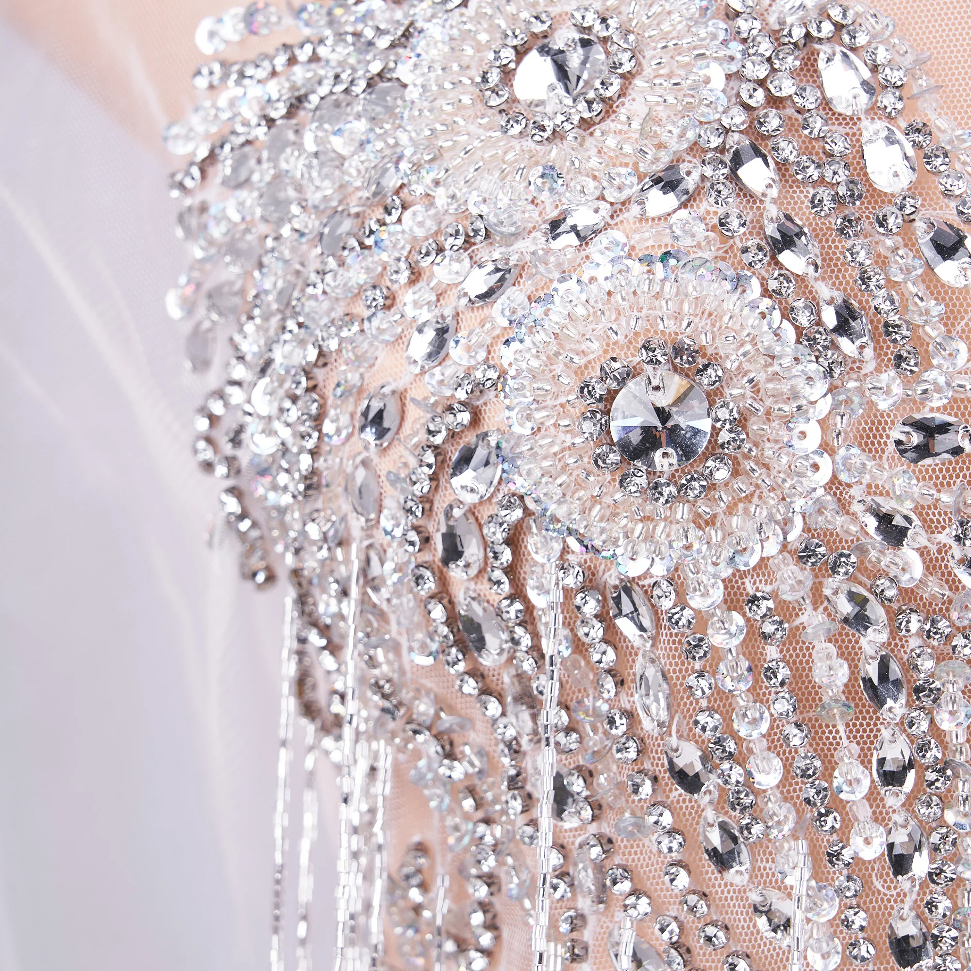 تطريز كريستالي من FZD متعدد ال - مراجعة Crystal Mesh Fabric وسعره
