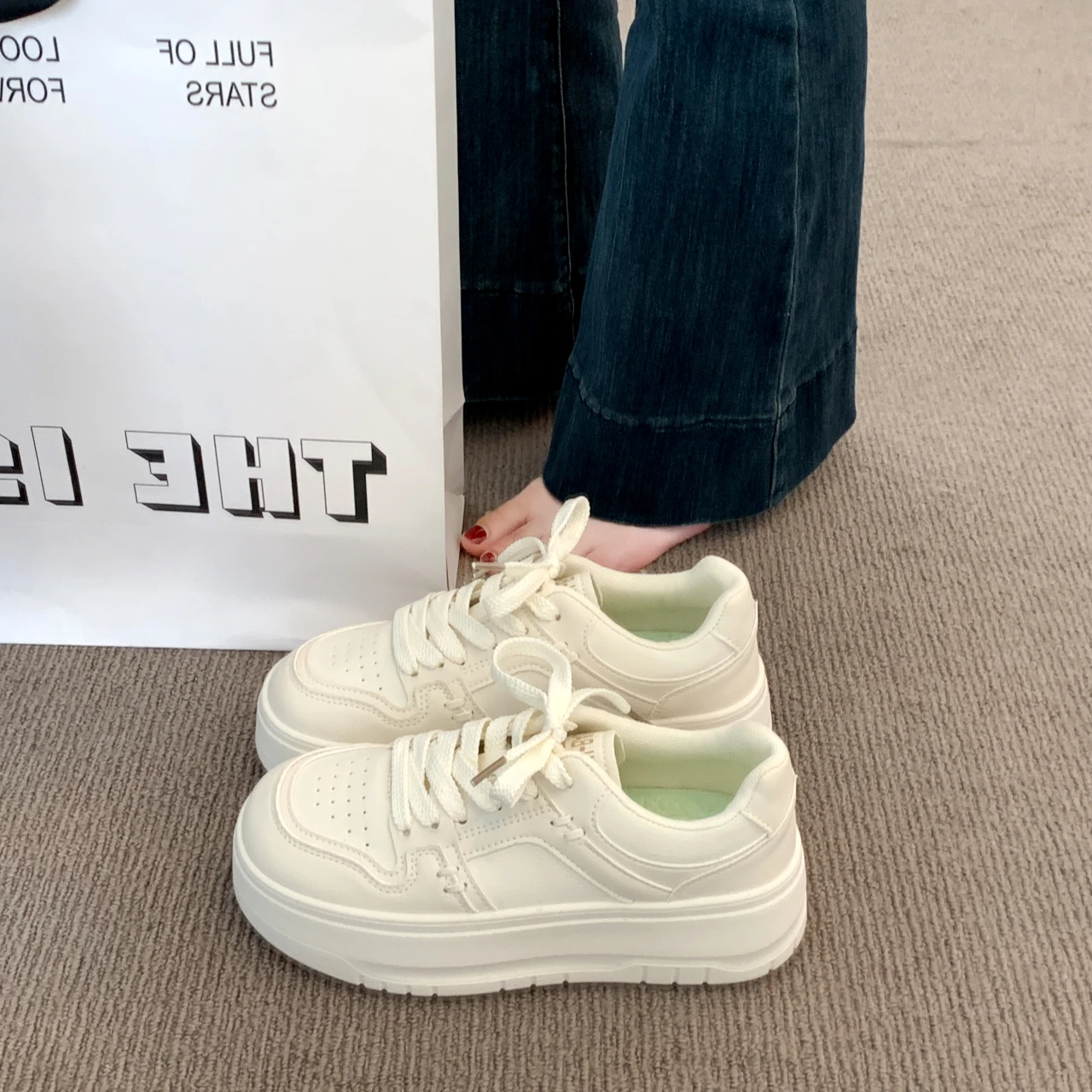 

Белые женские туфли на толстой подошве, новинка 2025, универсальные повседневные спортивные туфли, туфли для хлеба, одиночные туфли с неглубоким горлышком