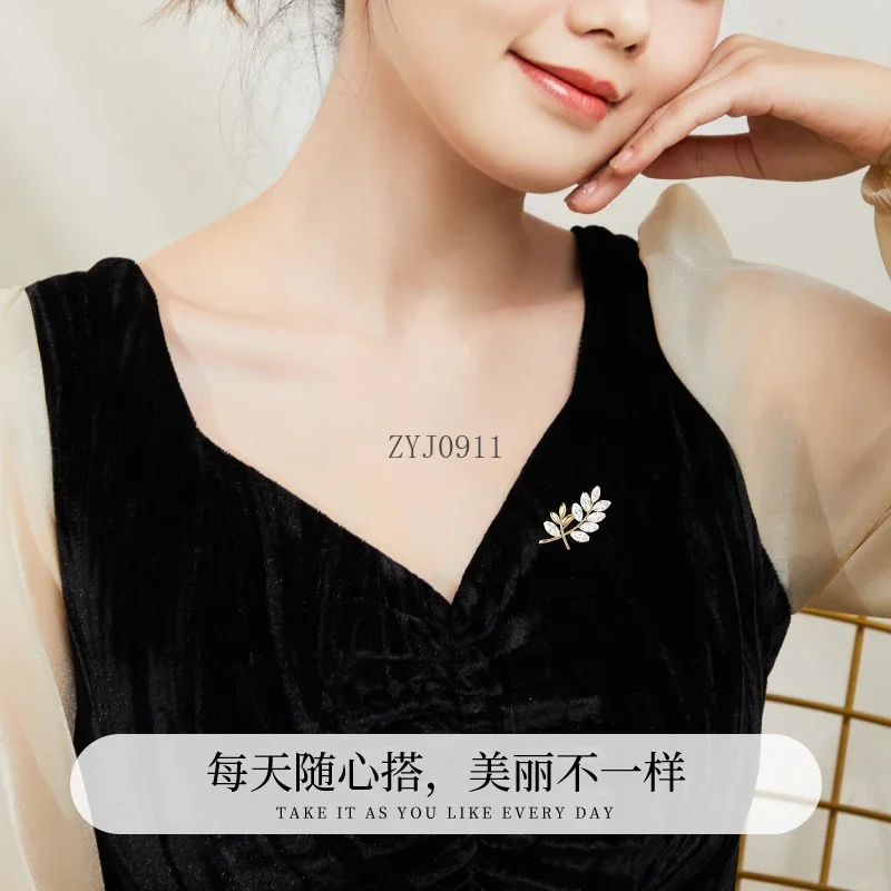 بروش الراقية أزياء المرأة المتخصصة زوجة البدلة معطف الملحقات الراقية الشعور