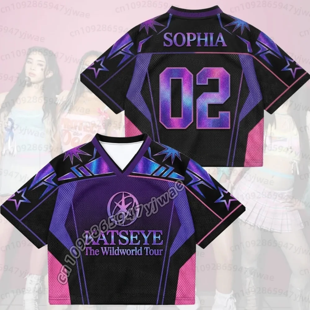 26 Sommer Purple Flame KATSEYE The Wild World Tour, gemischtes Mesh-Trikot, Merchandise, Geschenk für Manon-Fans, Trikot, T-Shirt für Kinder und Eltern. – Detail 12