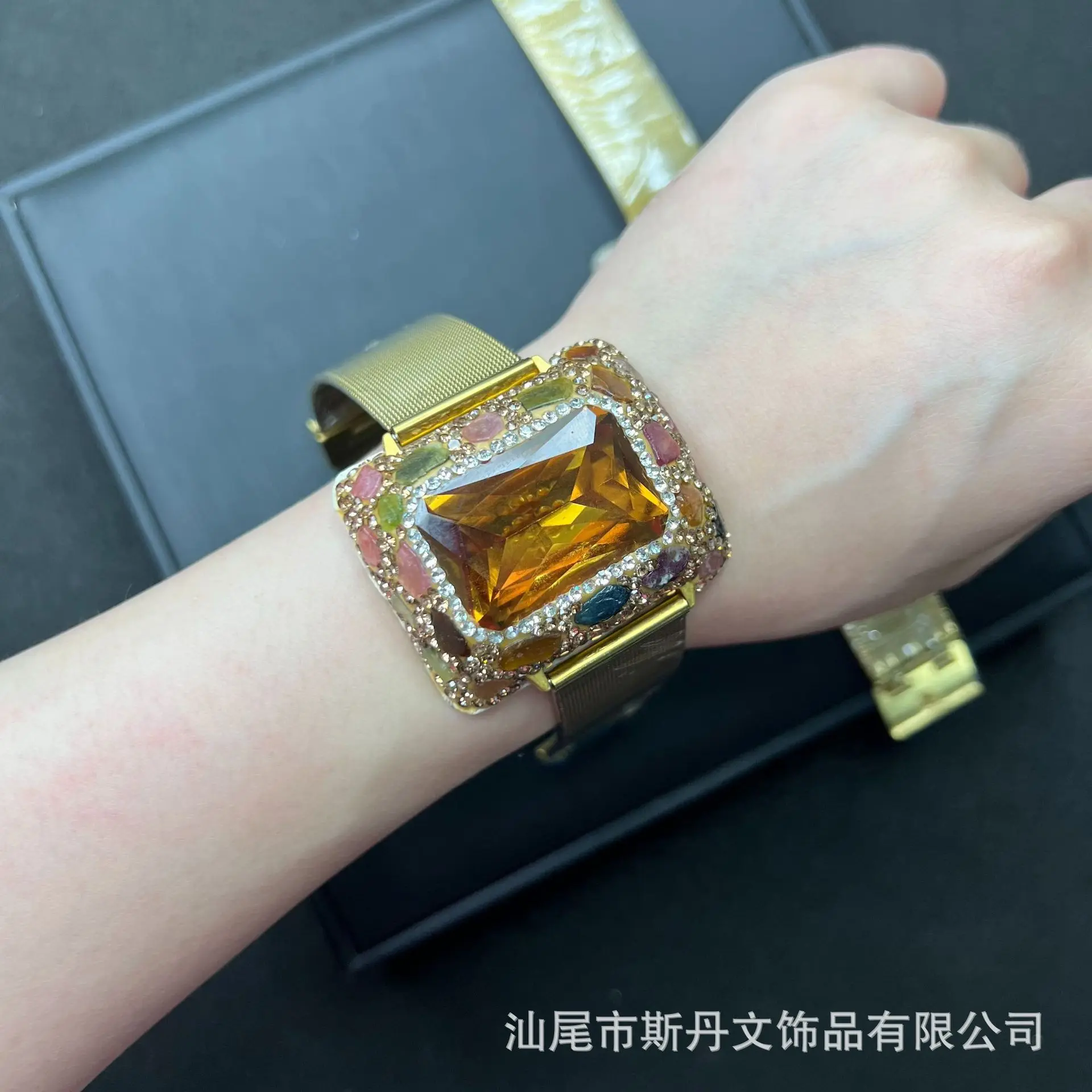 

New sultan stone color-changing bracelet hand-inlaid rough stone hand card niche versatile high-end wristband wholesale