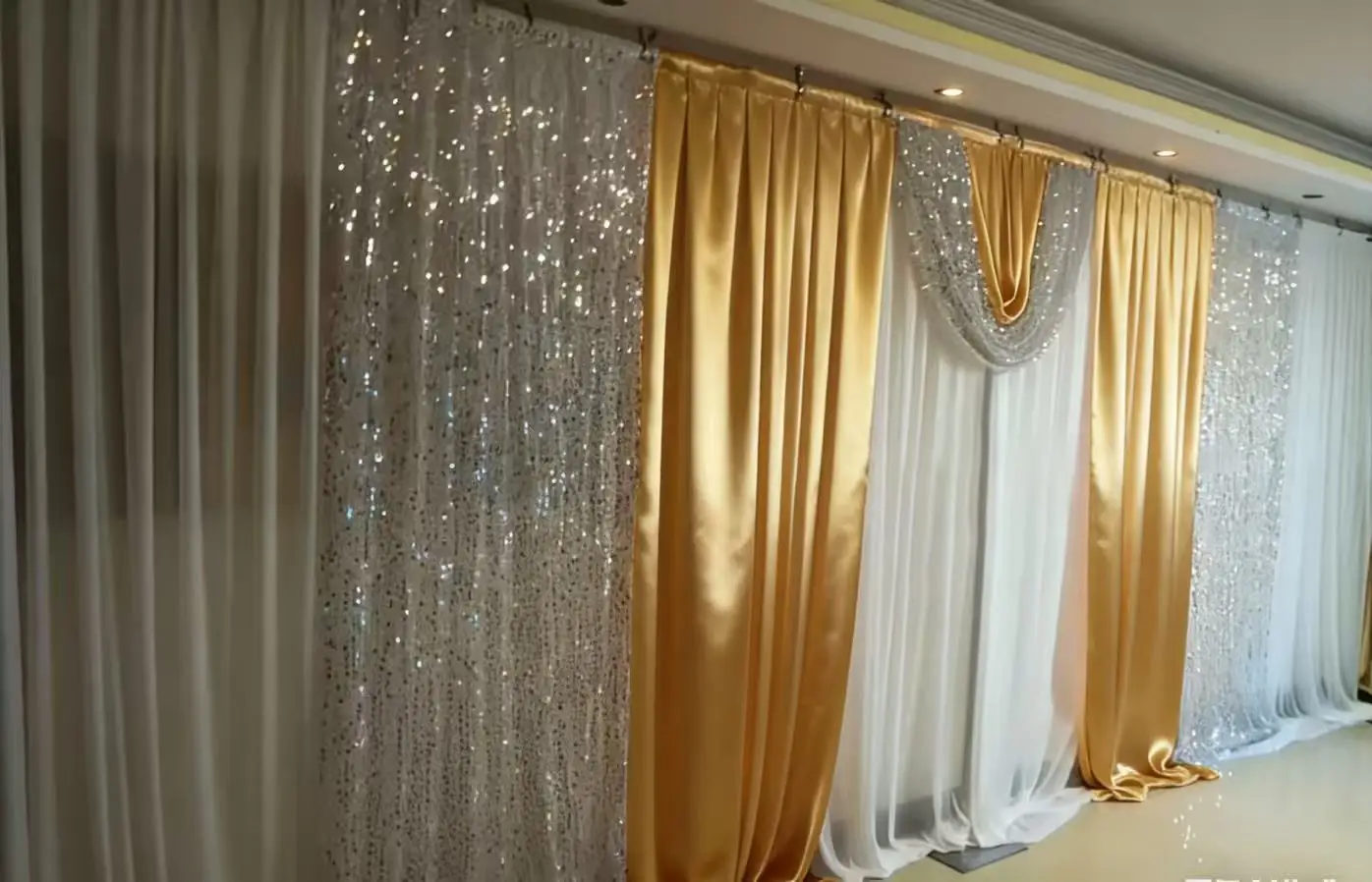 

Фон для свадебного декора 3x6 м/10x20 футов из белого золотого шелка с пайетками, драпировкой и ламбрекенами, для вечеринок и сцены