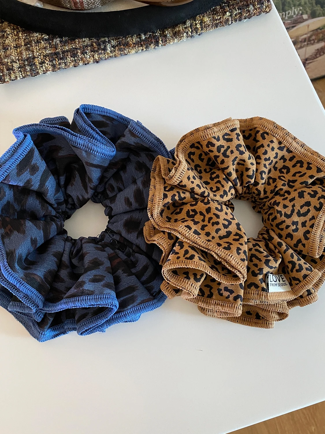 1 Stück stilvoller doppellagiger großer Haargummi mit Leopardenmuster, hochwertiges Haargummi für niedrige Pferdeschwänze und Dutts, vielseitiger Herbst und Winter