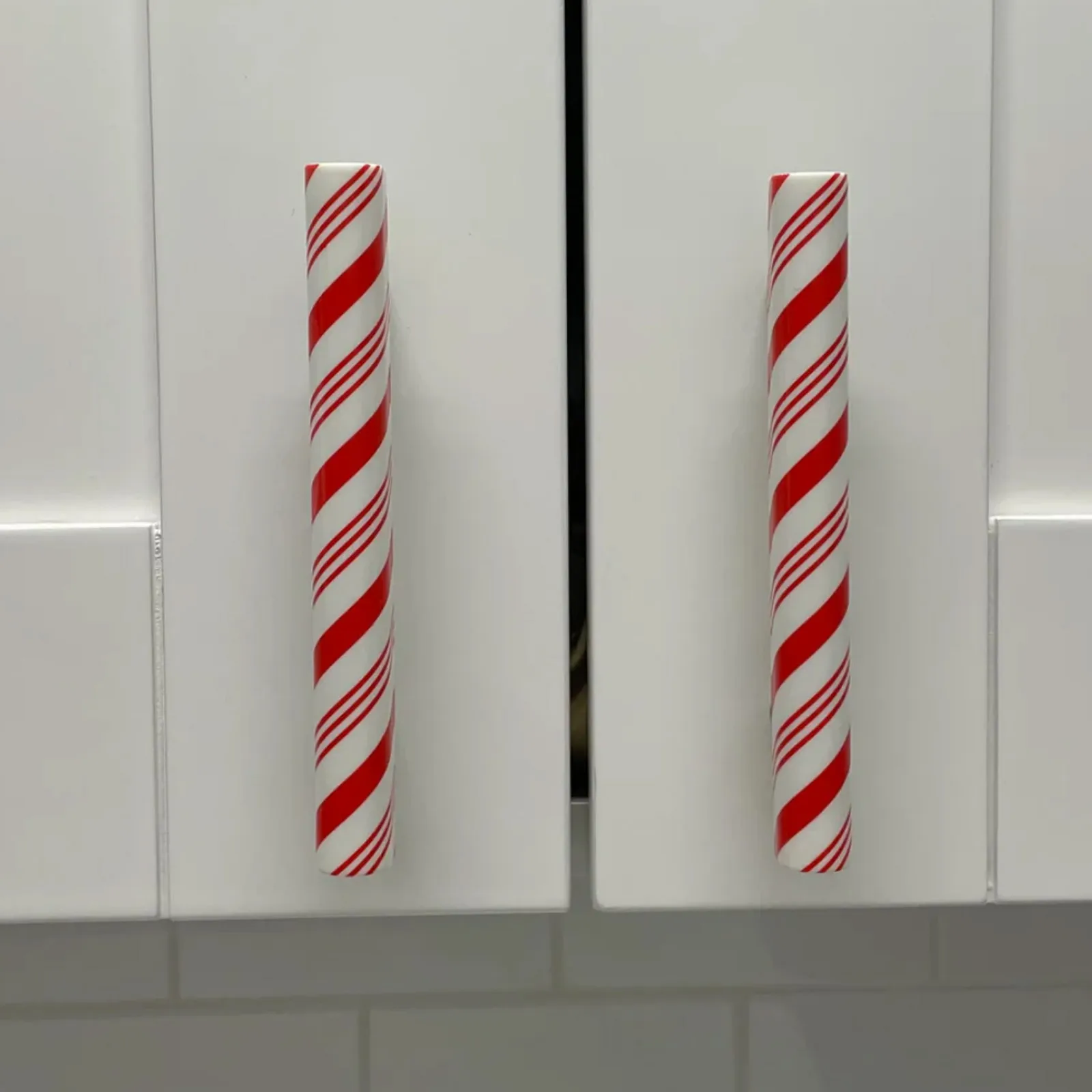 Manija de gabinete de Navidad, bastón de caramelo, decoración navideña a rayas rojas y blancas, manija de cajón festivo, decoración del hogar de vacaciones