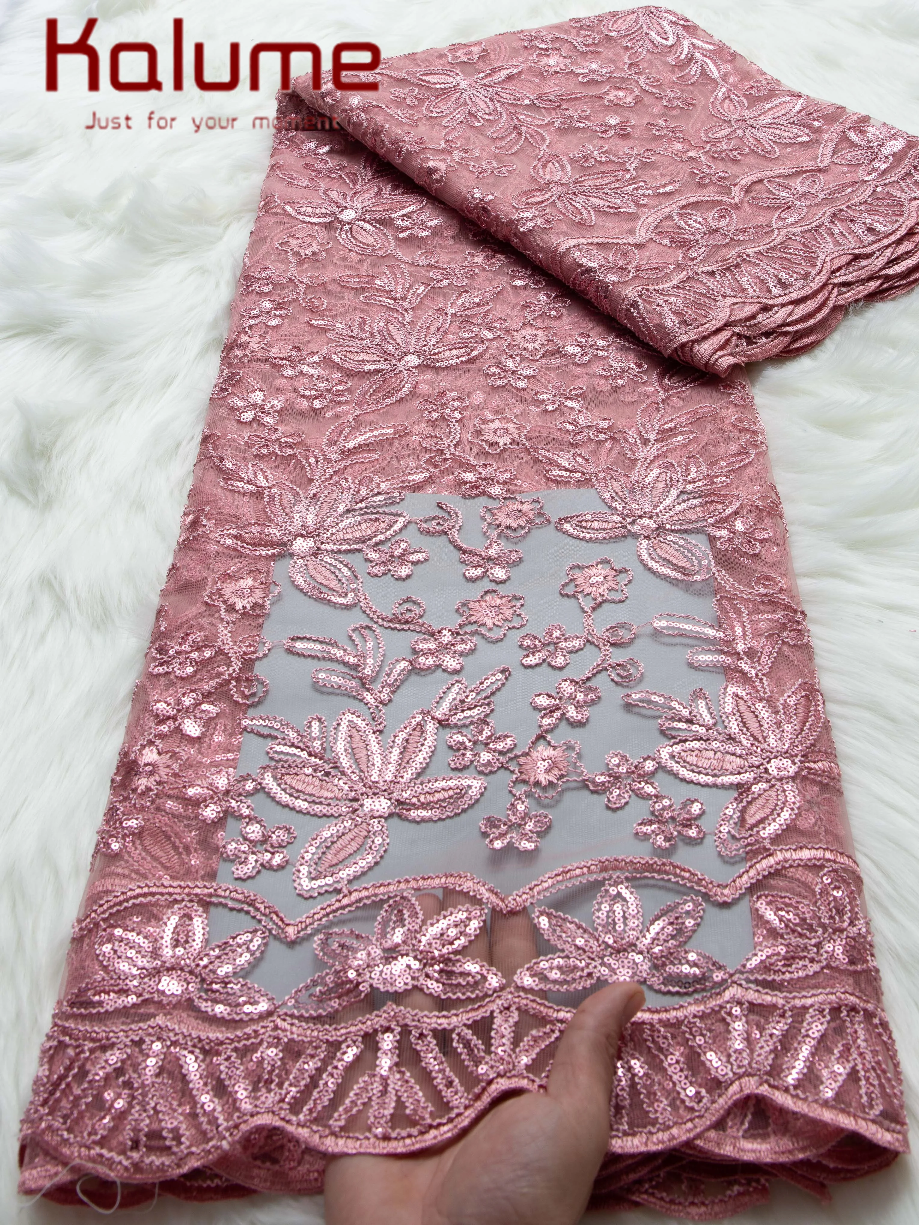 

Kalume розовая сетчатая тюлевая кружевная ткань высокого качества 5 ярдов с вышивкой 2026 африканская кружевная ткань с блестками свадебное платье для шитья