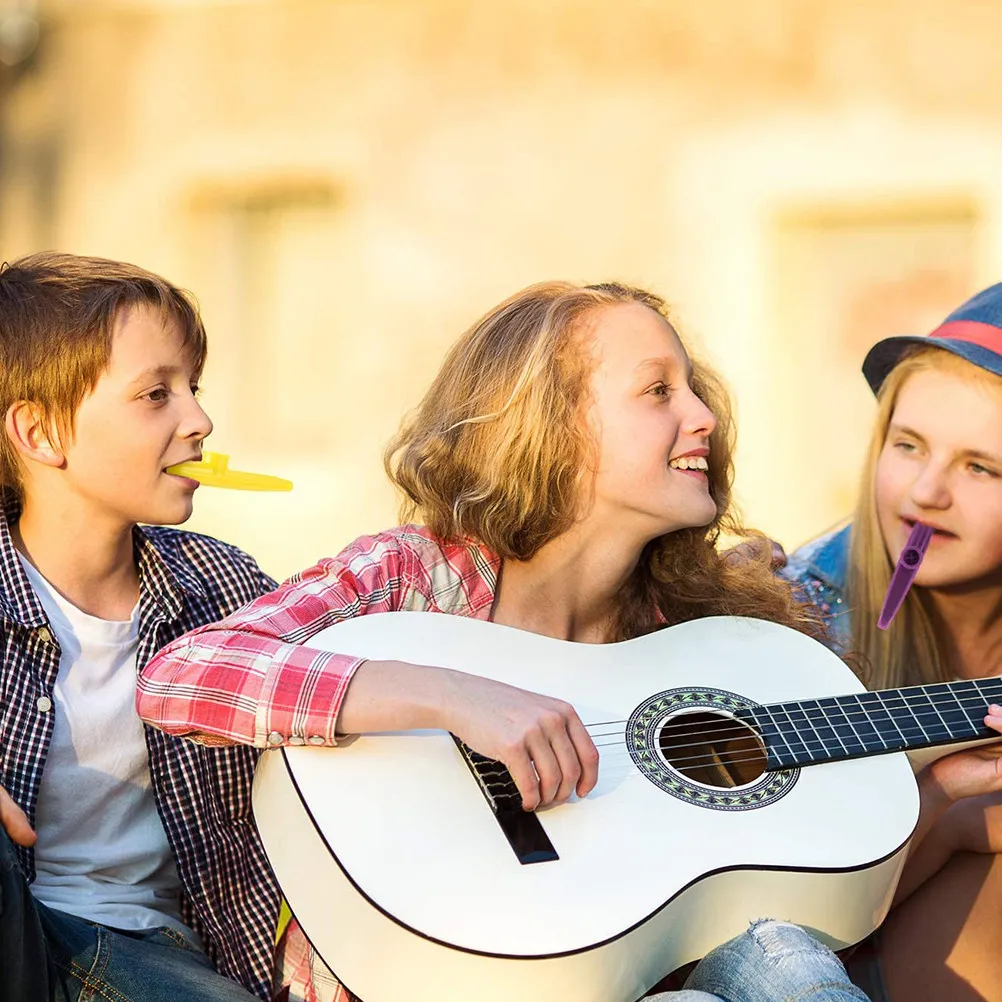 Flauta Kazoo de plástico, instrumento musical para adultos, juguete educativo, diseño sencillo, compañero de guitarra ukelele, 10 Uds.