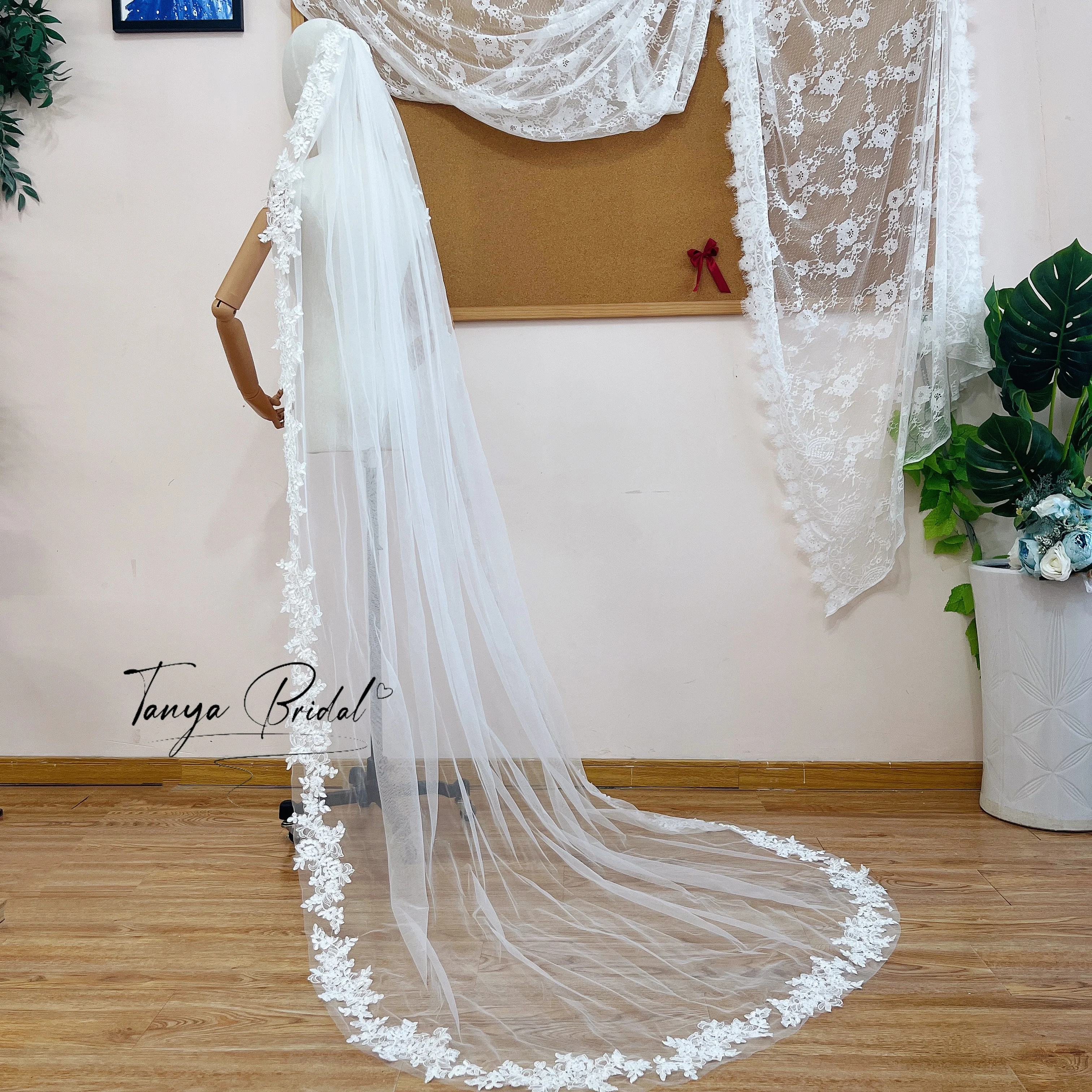 Elegant Long Wedding Veil Lace Appliques Bridal Headwear Hair Accessories for Brides