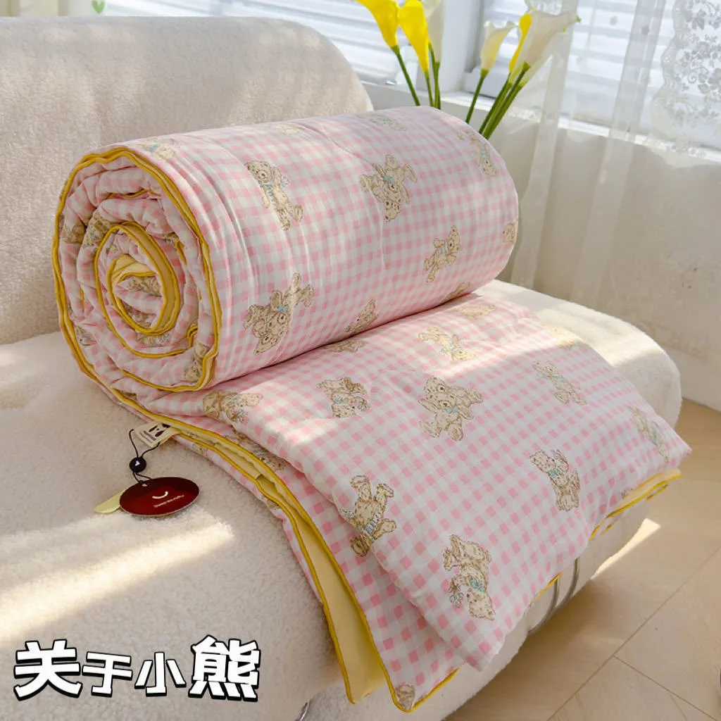 

Spring Summer Quilt Queen Grade A Lightweight Comforter Soya Fibre Filling Soft Breathable Summer Blanket