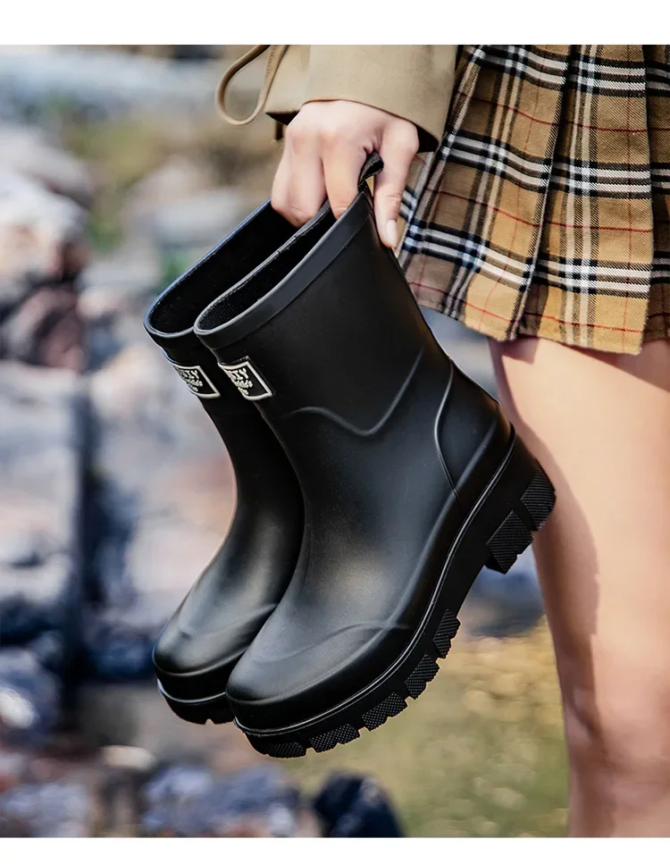 2026 Modische koreanische Damen-Regenstiefel (Wadenhöhe) mit dicker Sohle, verschleißfest, rutschfest, wasserdicht, für die Autowäsche geeignet – Detail 27