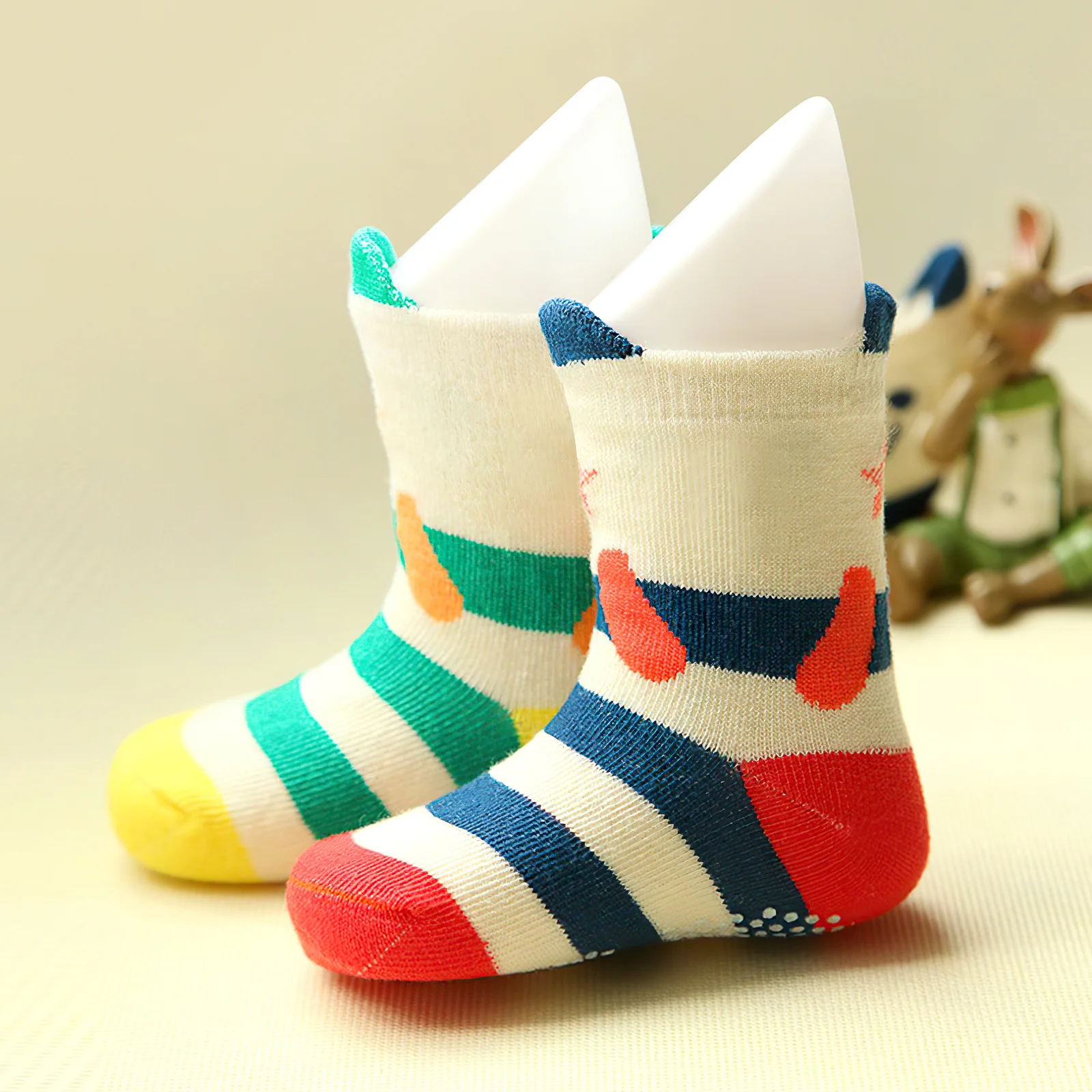 

4Pcs Foot Mannequins Plastic Solid Color Abstract Design Store Display Shoe Sock Holder Mannequins Reusable