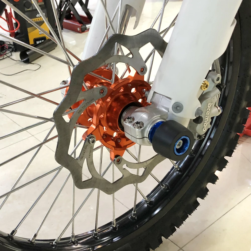 (EU-Lager) NICECNC Für Husqvarna TE300 TE250 FE250 FE350 FE450 FE501 TX300 TC125 2016-2023 22mm Vorderachs-Slider Gabelschutz – Detail 1