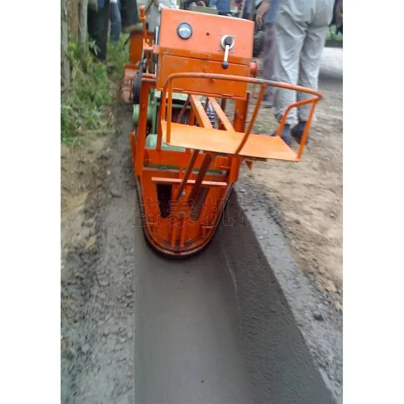 Self Walking U Shaped Channel Forming Machine Irrigation Water Conservancy Concrete Trench Lining Machinery