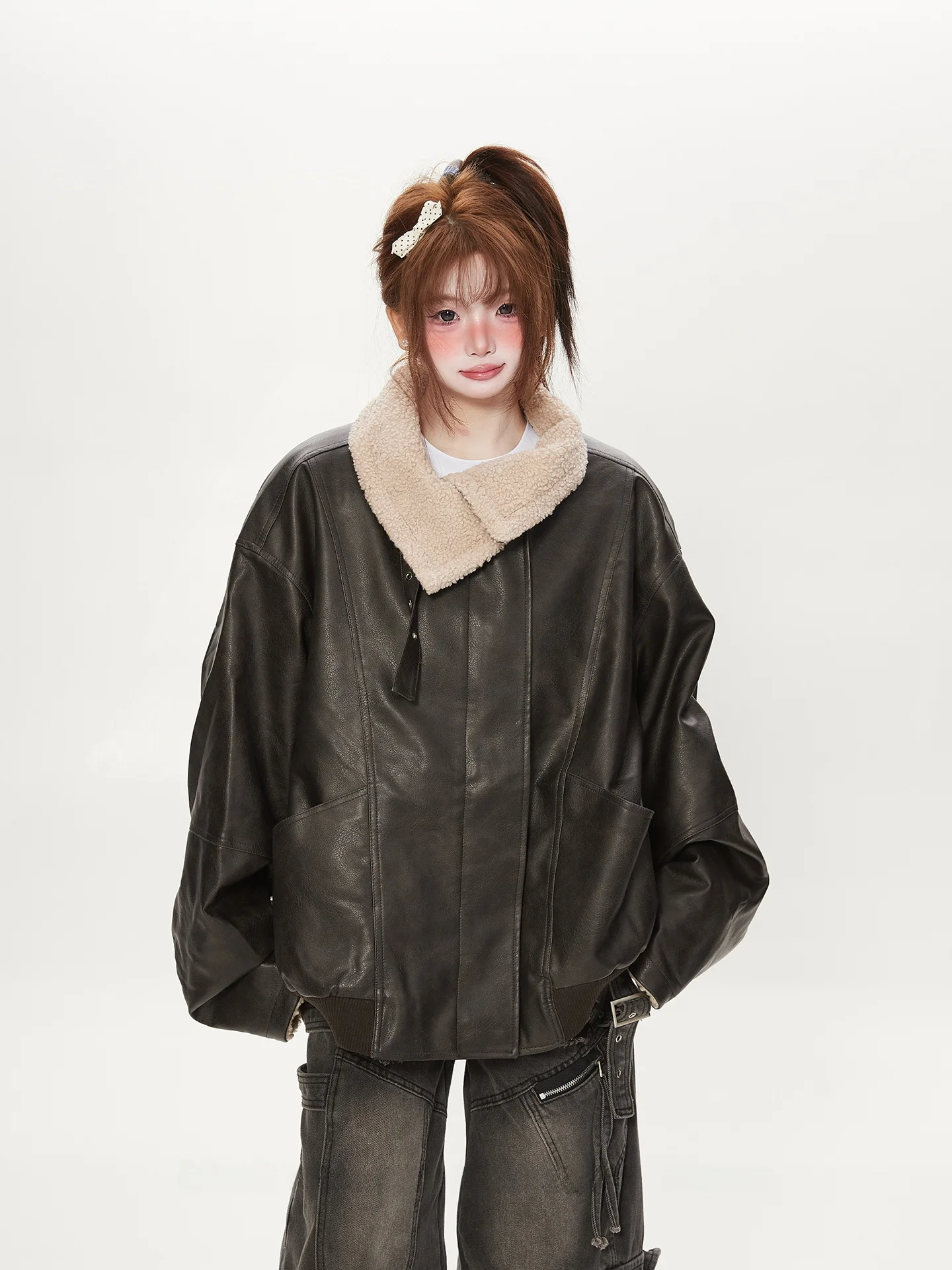 Thiened Fce Gefütterter Loser Damen-Mantel Retro Amerikanischer Stil Umweltfreundliches PU-Lammfell-Spleiß-Wintermantel