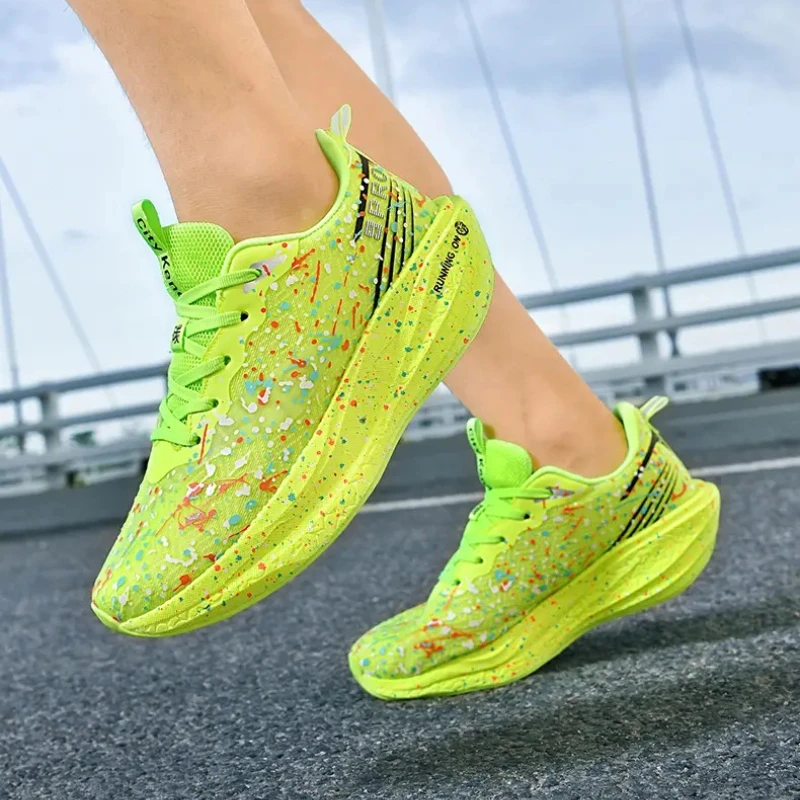 حذاء الجري الرجالي ماراثون للرجال رياضي خفيف الوزن يسمح بمرور الهواء للنساء مريح مانع للانزلاق في الفصول الأربعة حذاء الجري في الهواء الطلق