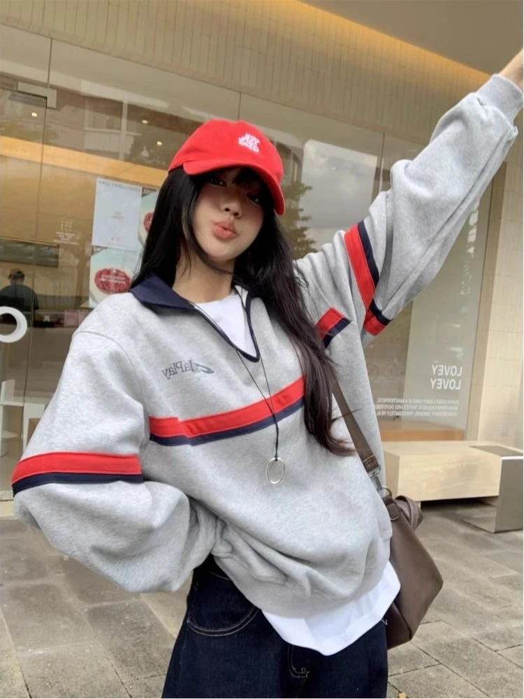 

Серое поло в американском стиле ретро, женская толстовка Y2k, повседневный топ большого размера, корейский пуловер в консервативном стиле, толстовка с буквенным принтом, свободная уличная одежда