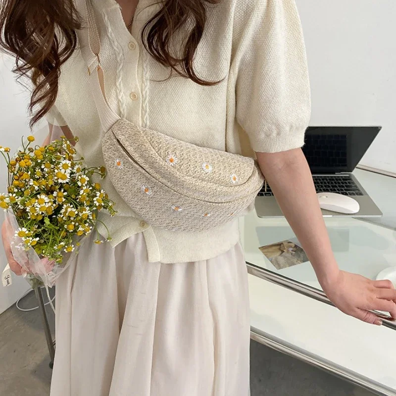 Sac de taille en paille tissé pour femmes, sacs à bandoulière pour dames, sac banane d'été 2025, sac de poitrine pour téléphone à la mode