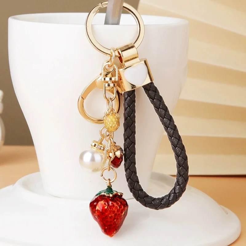 Lovely Red Strawberry Rhinestones Setting Keychains Kawaii Fruit Pendant Crystals Alloy Keyrings Cute Girl Woman Fashion Jewelry